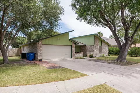 2353 Willow Dr, Portland, TX 78374