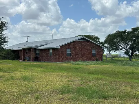 7602 Fm 796, Skidmore, TX 78389