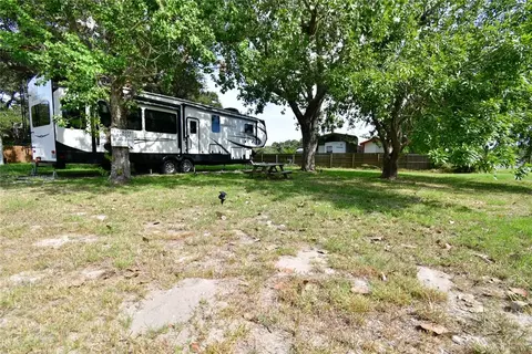 304 Traylor Ave, Rockport, TX 78382