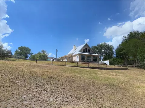 101 Knoll Trl, Sandia, TX 78383