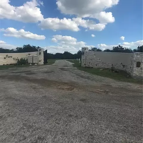 322 Pura Vida, Inez, TX 77968