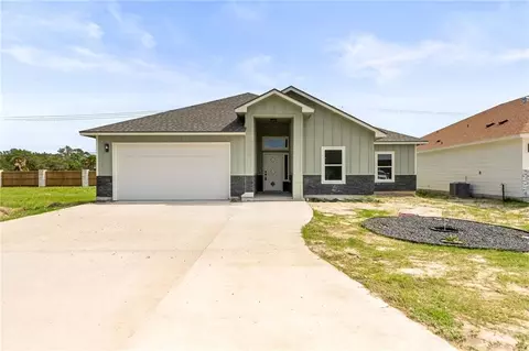 113 Traditions Dr, Rockport, TX 78382