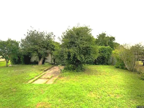 322 N Hidalgo St, Mathis, TX 78368