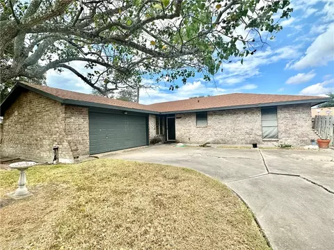 1902 Falcon Dr, Portland, TX 78374