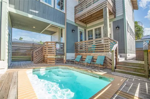 147 W Brundrett Ave, Port Aransas, TX 78373