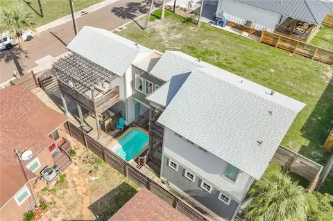 147 W Brundrett Ave, Port Aransas, TX 78373