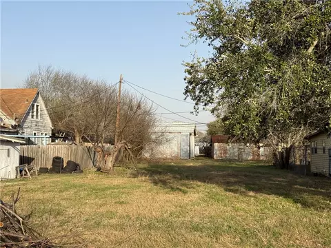 614 Commerce Ave, Portland, TX 78374