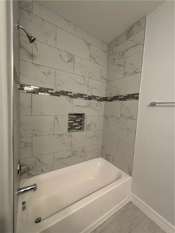Bath - 3114 Adak Ct, Corpus Christi, TX 78414 photo 4 of 6