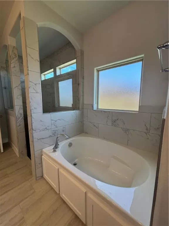 Bath - 3114 Adak Ct, Corpus Christi, TX 78414 photo 6 of 6