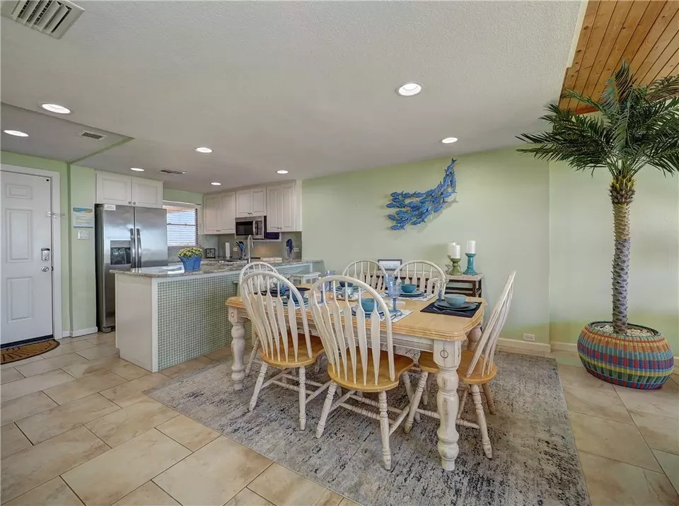 Dining - 7477 State Highway 361 #310, Port Aransas, TX 78373 photo 2 of 4