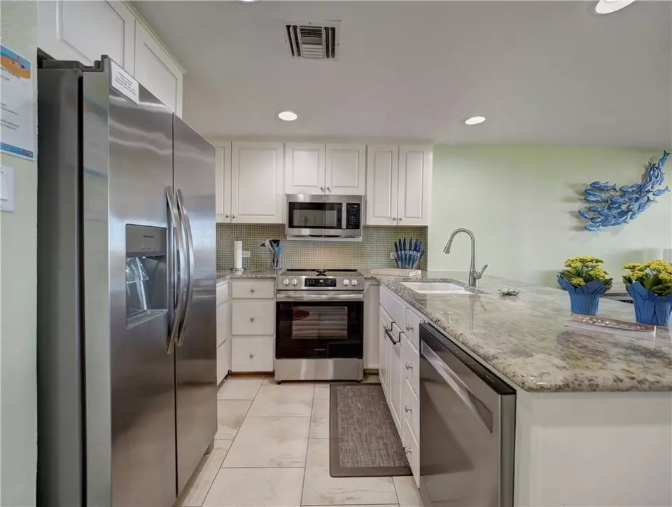 Kitchen - 7477 State Highway 361 #310, Port Aransas, TX 78373 photo 2 of 4