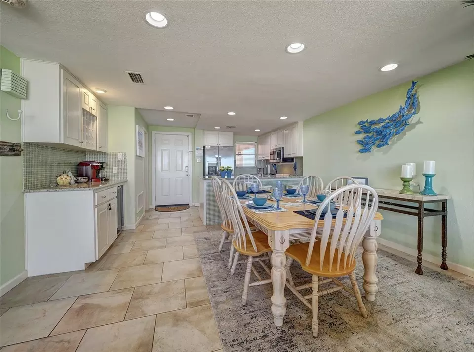 Dining - 7477 State Highway 361 #310, Port Aransas, TX 78373 photo 1 of 4