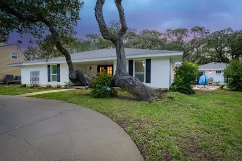 2011 Cochran Ln, Rockport, TX 78382