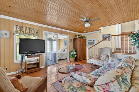 Living - 107 E Lakefield Dr, Mathis, TX 78368 photo 3 of 4