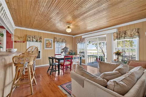 Dining - 107 E Lakefield Dr, Mathis, TX 78368 photo 7 of 7