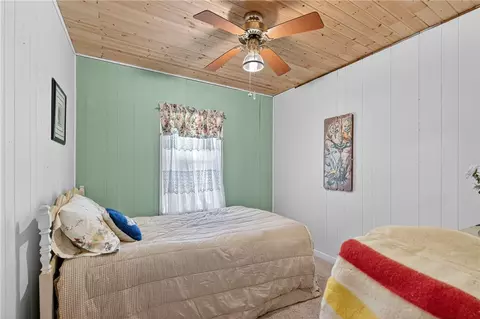 Bedroom - 107 E Lakefield Dr, Mathis, TX 78368 photo 1 of 3