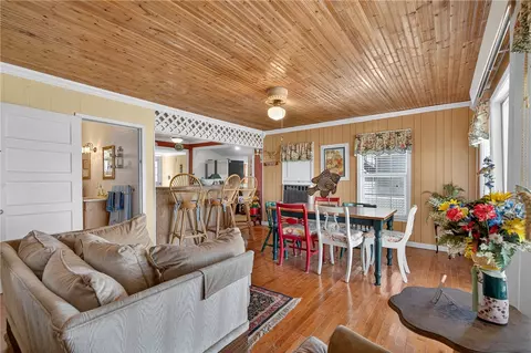 Dining - 107 E Lakefield Dr, Mathis, TX 78368 photo 6 of 7