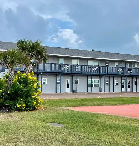 1129 11th St #6, Port Aransas, TX 78373