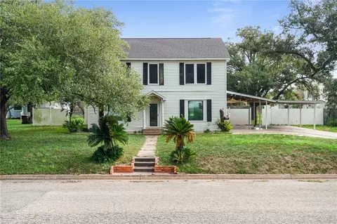 808 W Yoakum Ave, Kingsville, TX 78363