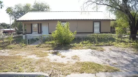 401 E Linar St, Hebbronville, TX 78361