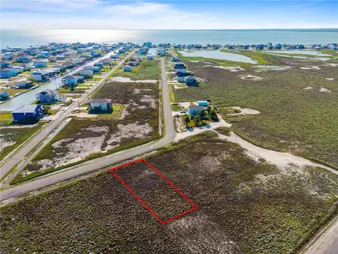 324 Swordfish, Rockport, TX 78382