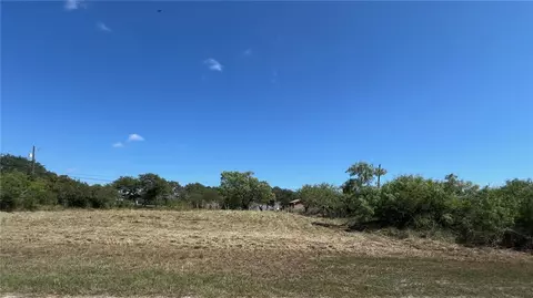 104 Pompano Dr, Rockport, TX 78382