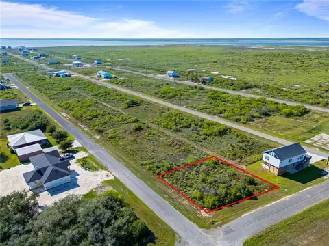 444 Forest Oak Ln, Rockport, TX 78382