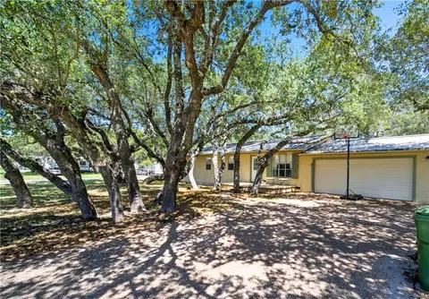 90 Griffith Dr, Rockport, TX 78382