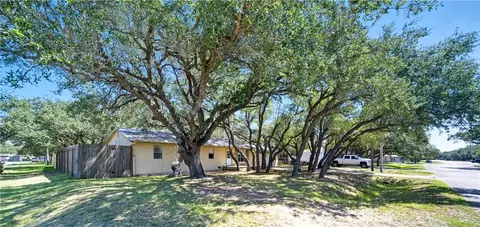 90 Griffith Dr, Rockport, TX 78382