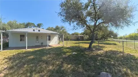 219 Lakeview Dr, Rockport, TX 78382