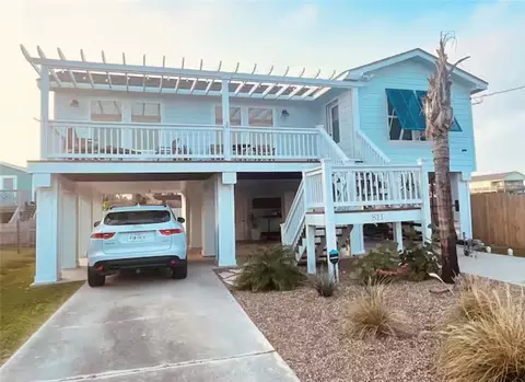 811 S Austin St, Rockport, TX 78382