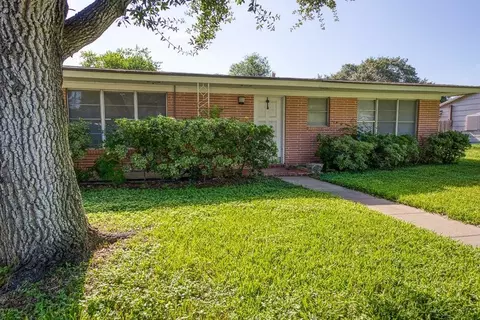 714 Reynolds Ave, Taft, TX 78390