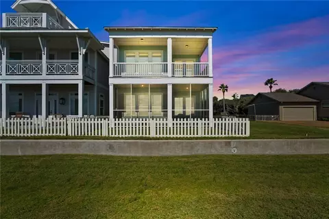 502 Sailhouse Way, Rockport, TX 78382
