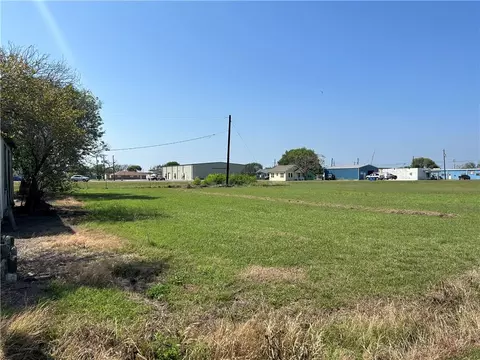 623 Commerce St, Portland, TX 78374