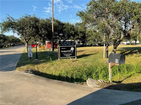 1406 W Corpus Christi St #18, Rockport, TX 78382
