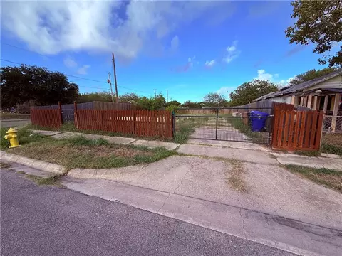 345 Cheyenne St, Corpus Christi, TX 78405