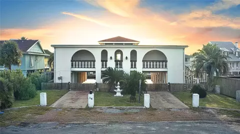 14 Jamaica Dr, Rockport, TX 78382