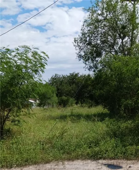 612 N South St, Mathis, TX 78368