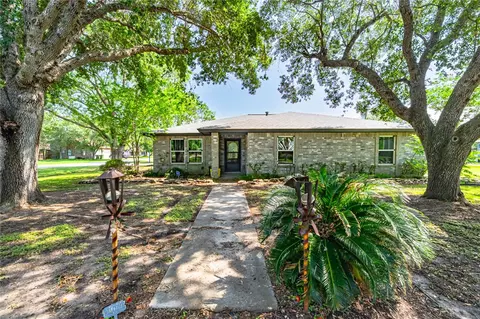 1206 Johnson St, Woodsboro, TX 78393