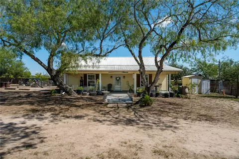 910 Carmel Dr, Sandia, TX 78383