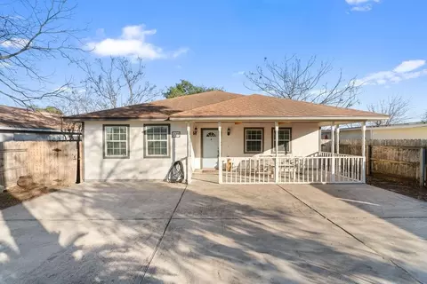 229 S 12th St, Aransas Pass, TX 78336
