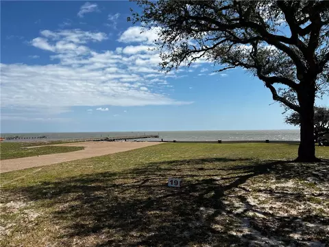 19 Royal Oaks Cir, Fulton, TX 78358
