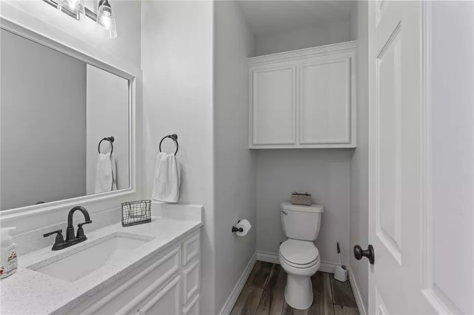 Bath - 7833 Stampede Dr, Corpus Christi, TX 78414 photo 4 of 5