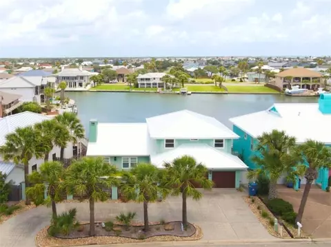 33 Blue Heron Dr, Rockport, TX 78382