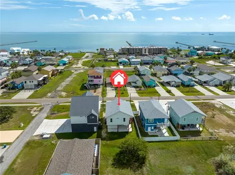 1007 S Live Oak St, Rockport, TX 78382