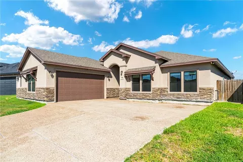 7710 Bison Dr, Corpus Christi, TX 78414