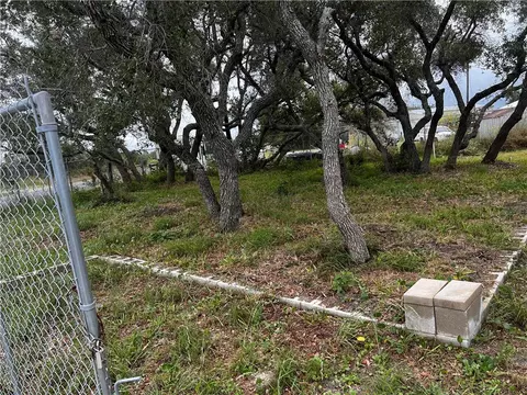 1321 W Moore Ave, Aransas Pass, TX 78336