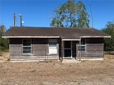 295 Mystic Dr, George West, TX 78022