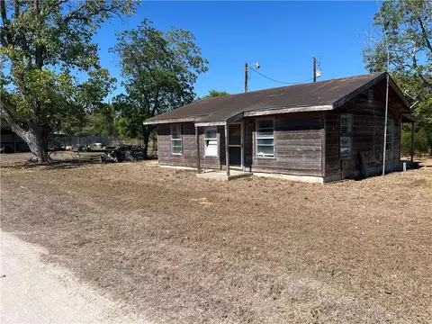 Exterior - 295 Mystic Dr, George West, TX 78022 photo 2 of 7