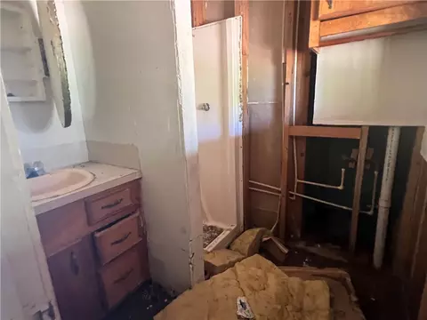 Bath - 129 Mystic Dr, George West, TX 78022 photo 2 of 2
